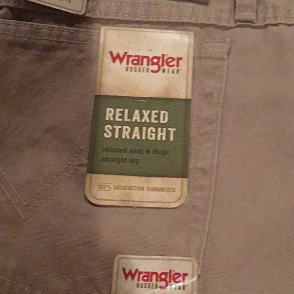Mens Tan Wrangler. 40 by 32. Tan - Picture 3 of 8